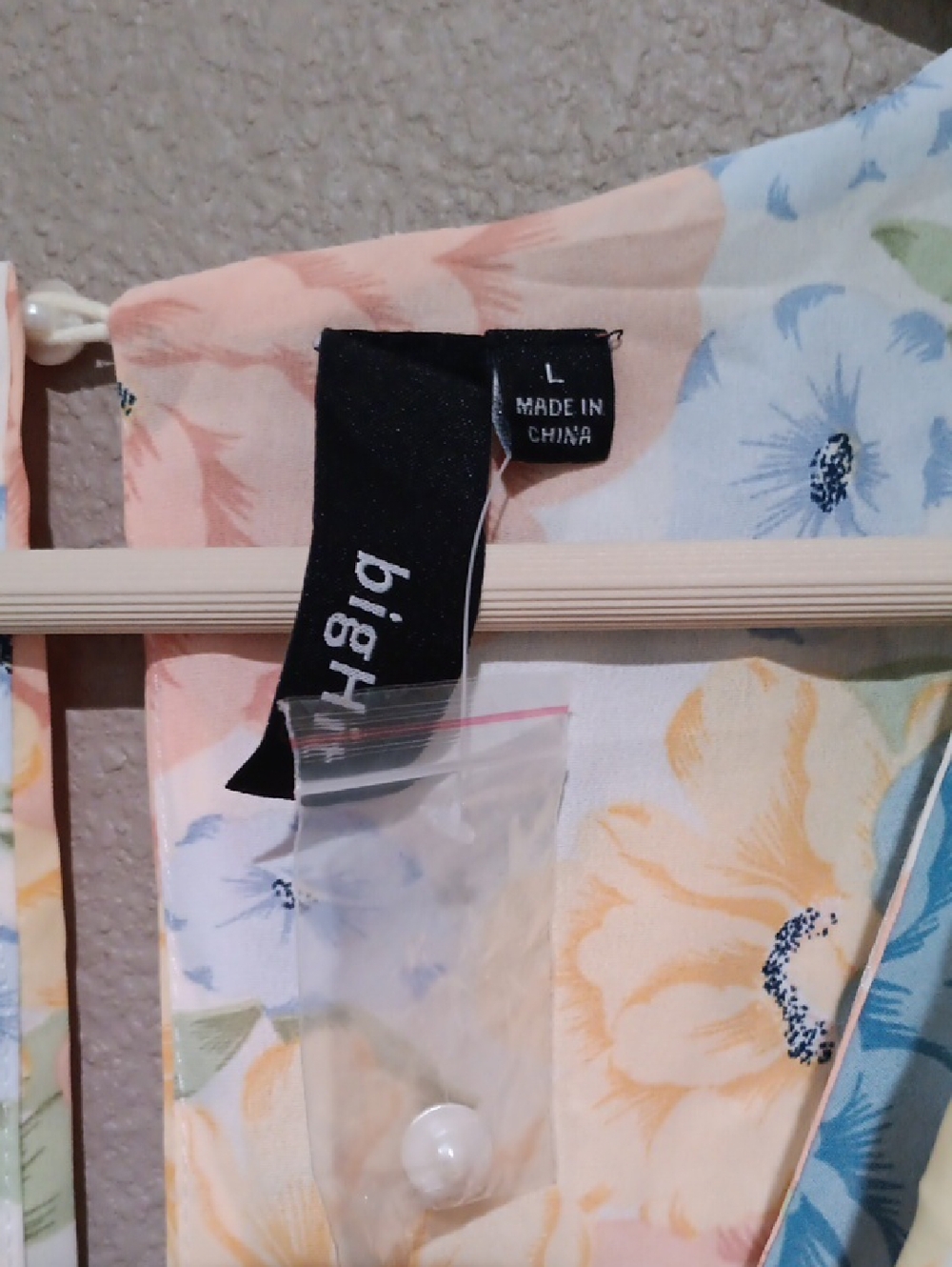 bigHitFloral Ruffle V-Neck Romper with Belt - Picture 3 of 10